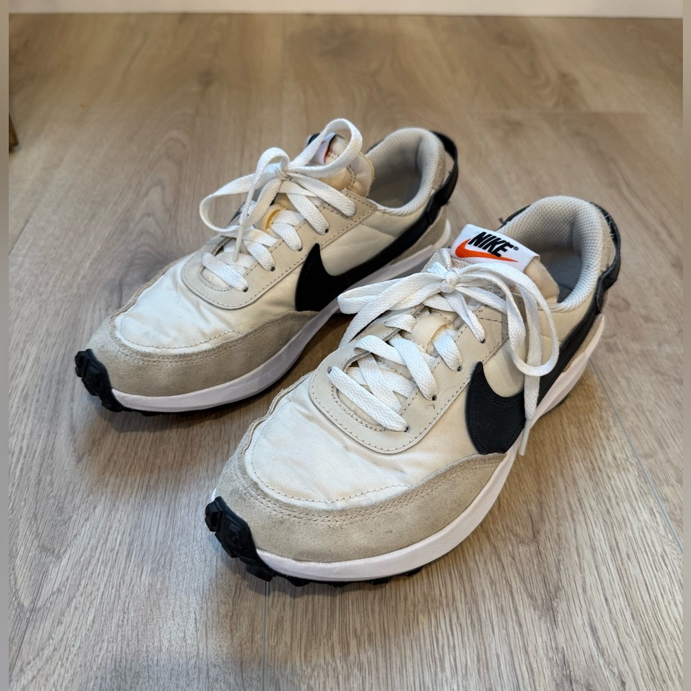 Nike Waffle Debut Women’s Sneakers - Picture 2 of 5